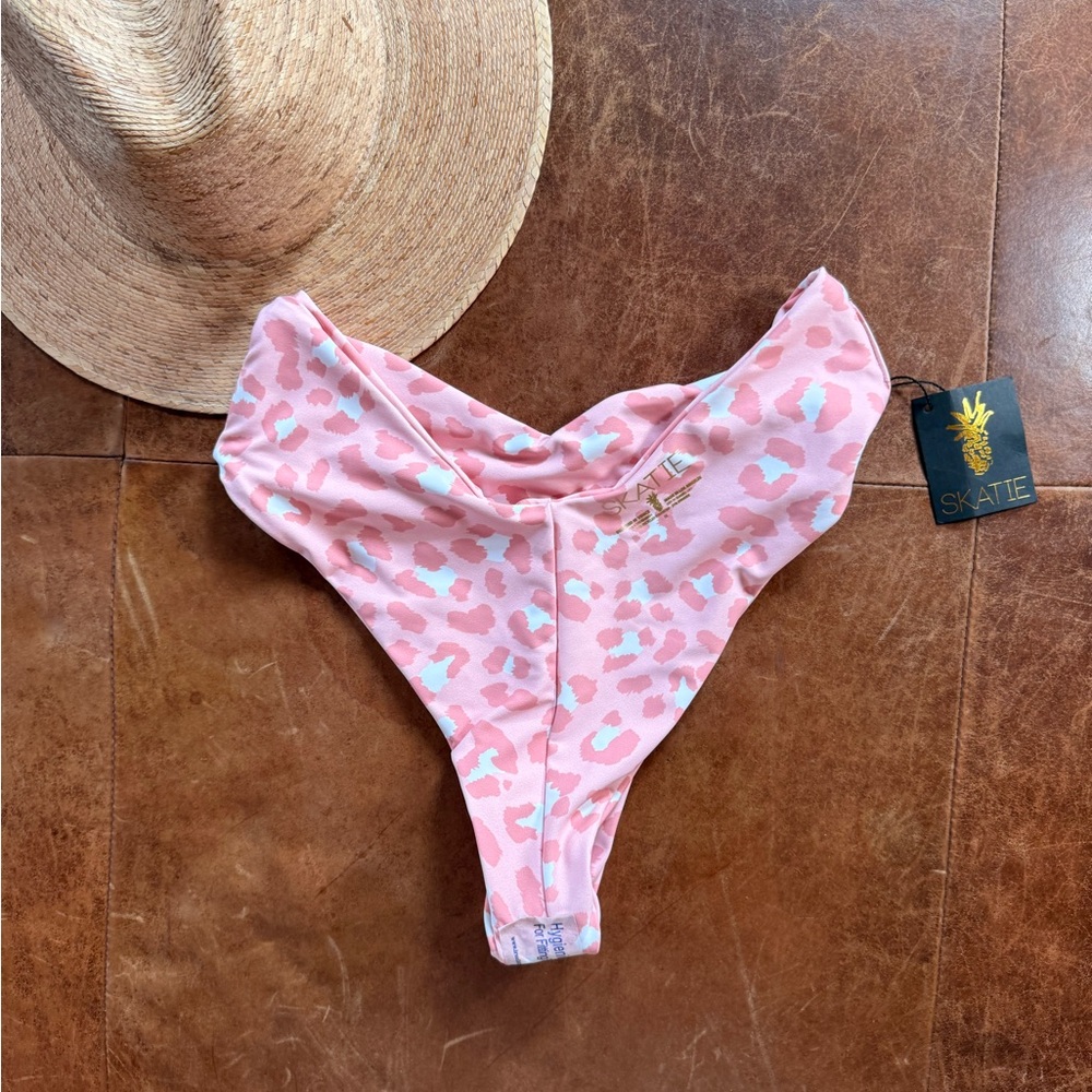 SKATIE Melly bikini bottom in Coco (pink animal print) - Picture 7 of 8